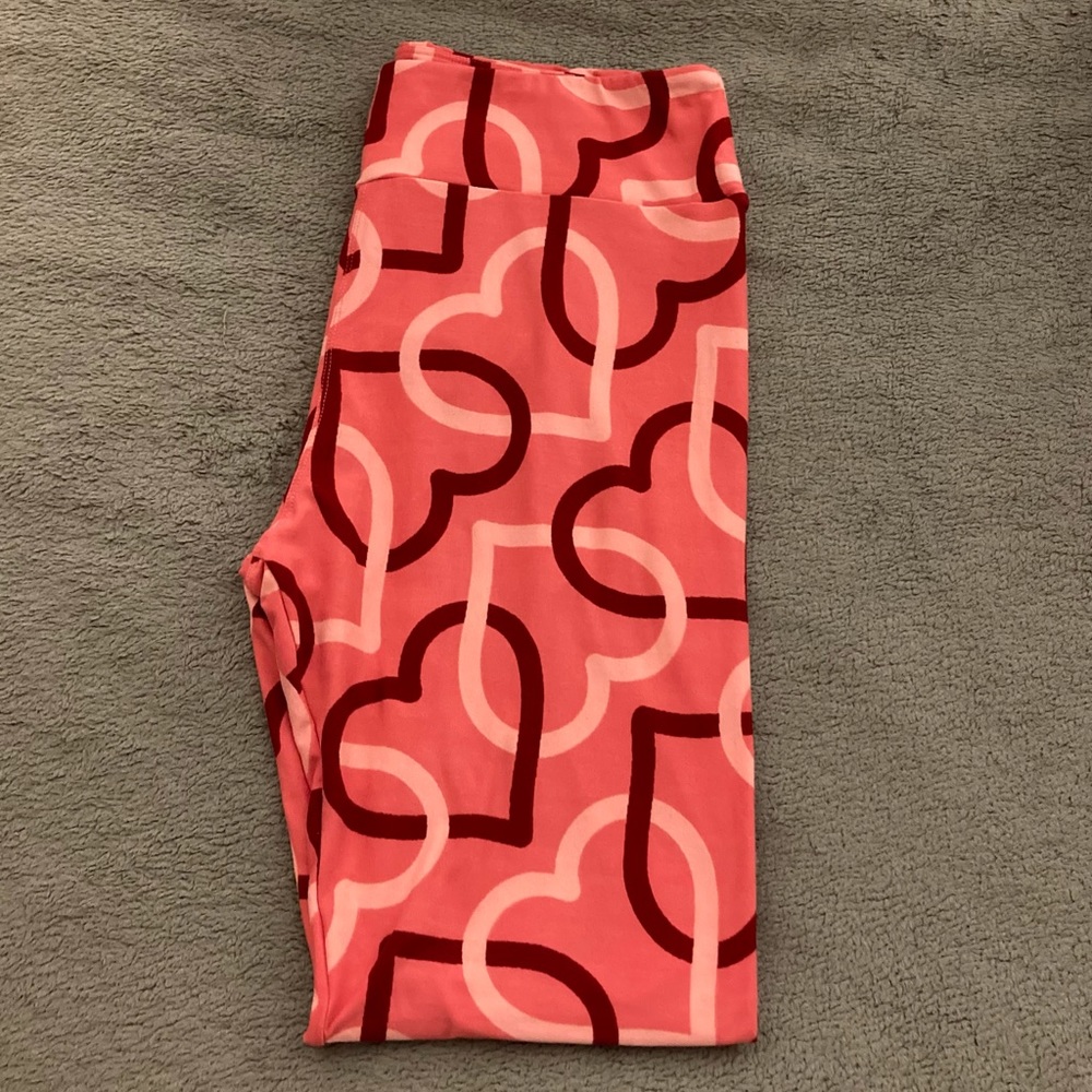 🎁🎁  $    for  $    🎁🎁 NWOT LulaRoe Multicolored Heart Leggings
